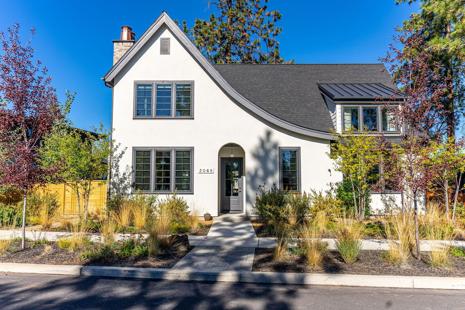 Property Photo:  3068 NW Blodgett Way  OR 97703 