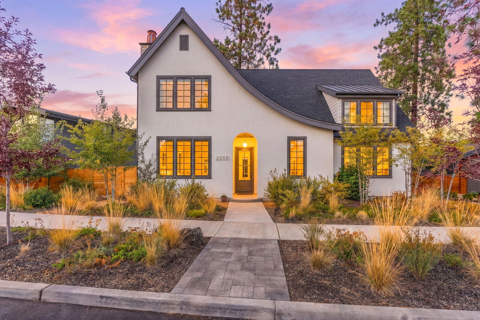 Property Photo: 3068 NW Blodgett Way OR 97703
