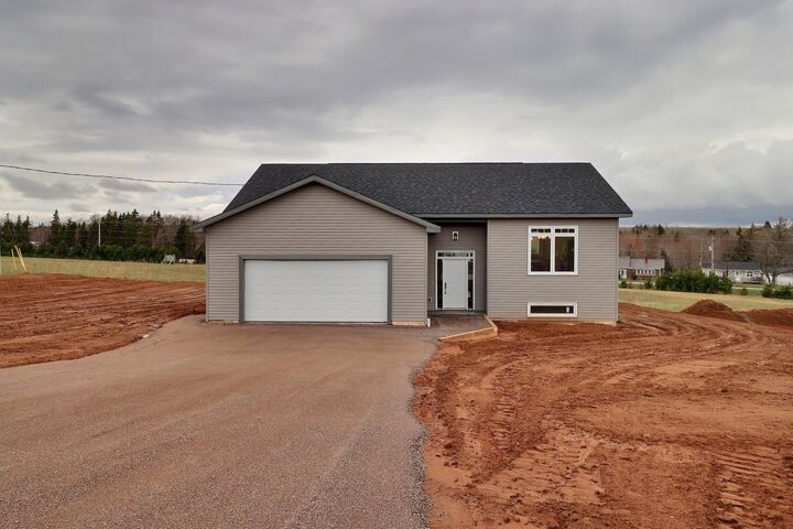 7 East Bay Drive — photo 1