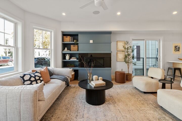 Property Photo:  527 E Seventh Street 101  MA 02127 