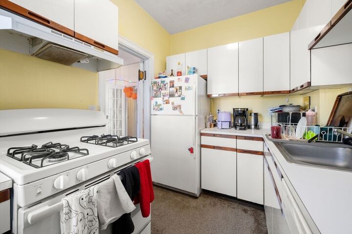 Property Photo: 1263 Commonwealth Ave 4 MA 02134