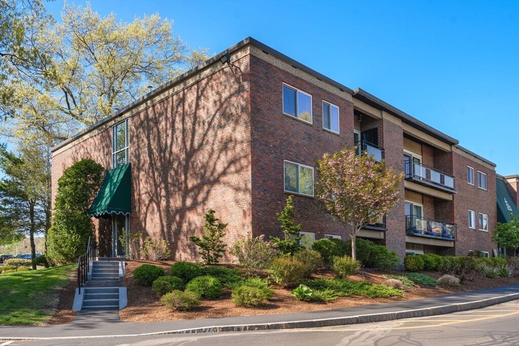 Property Photo: 1202 Greendale Avenue 124 MA 02492