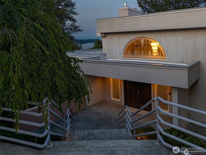 Property Photo:  8508  54th Avenue NE  WA 98115 