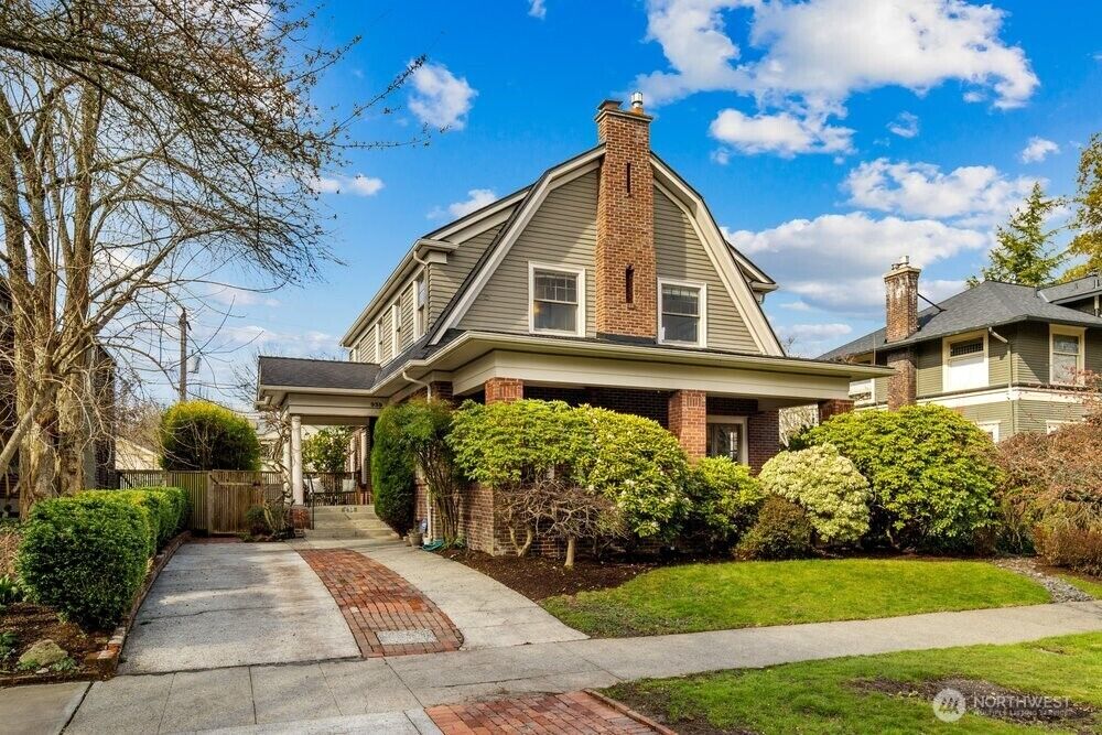 Property Photo:  939  21st Avenue E  WA 98112 
