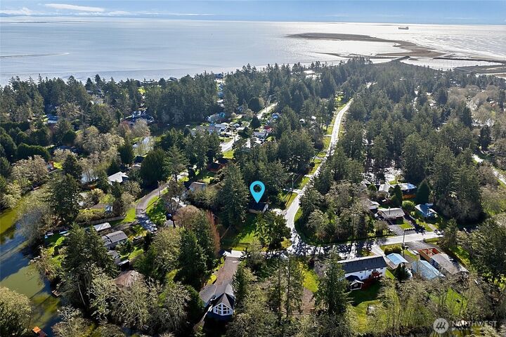 Property Photo:  810  Discovery Avenue SE  WA 98569 