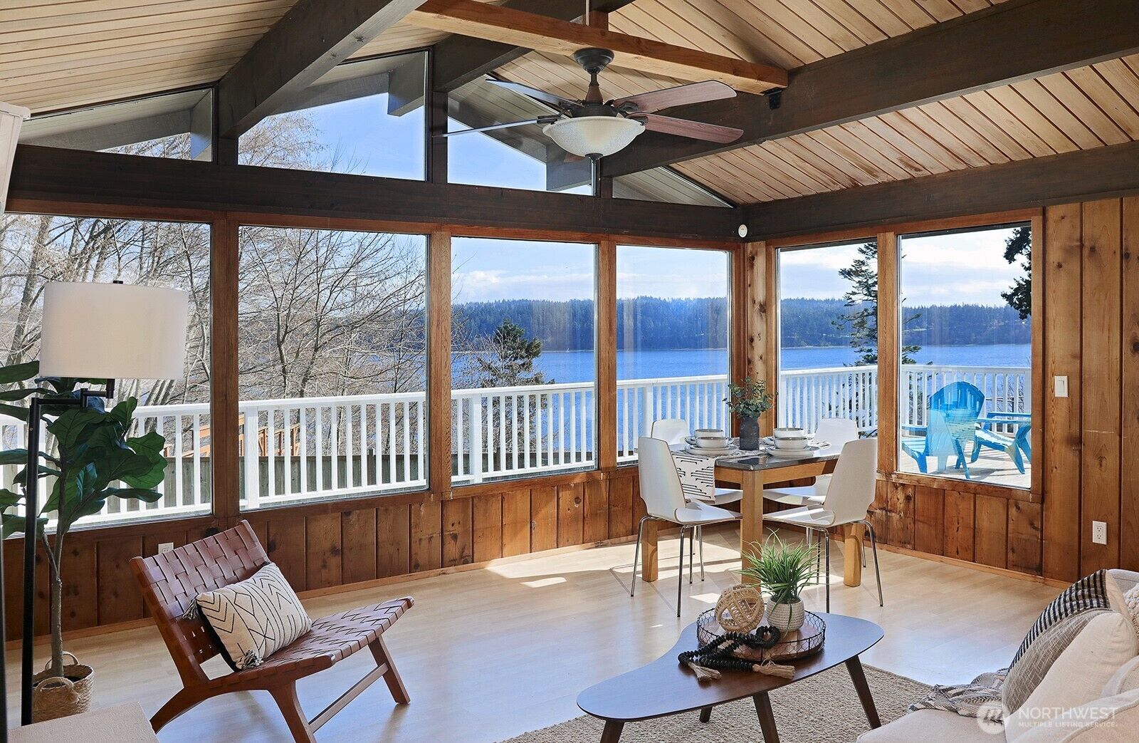 Property Photo:  1412  Commodore Place  WA 98249 