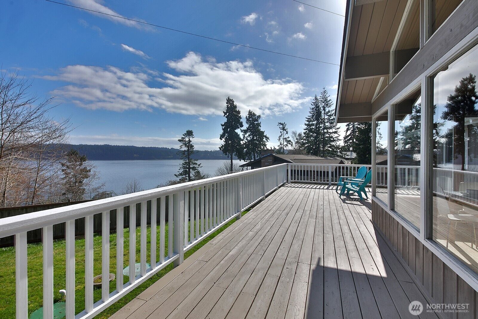 Property Photo:  1412  Commodore Place  WA 98249 