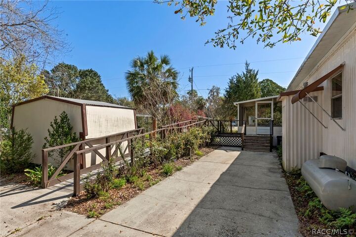 Property Photo: 1600 S Canary Terrace FL 34450