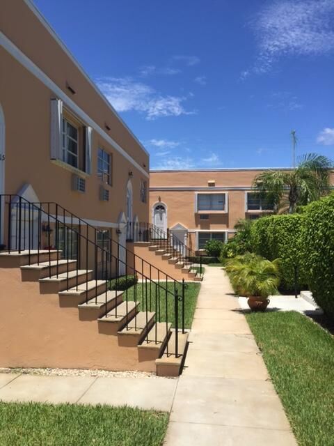 Property Photo:  101 S Golfview 16  FL 33460 