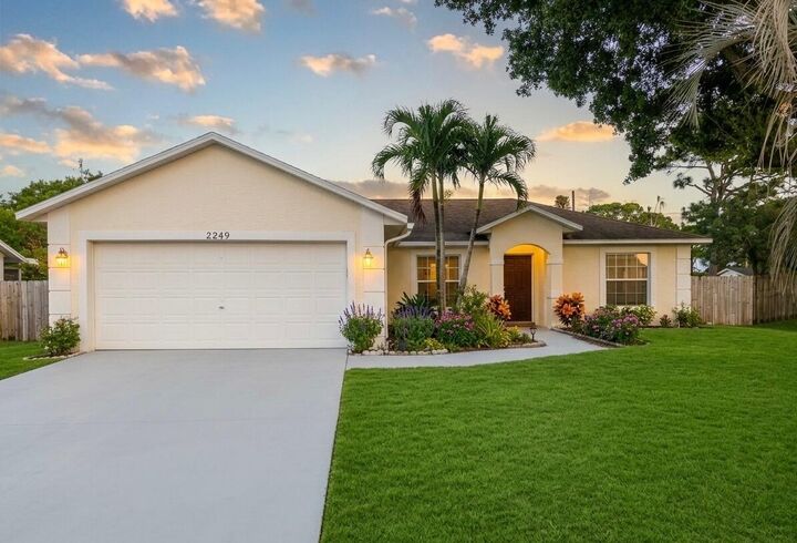 Property Photo:  2249 SE Glover Street  FL 34984 
