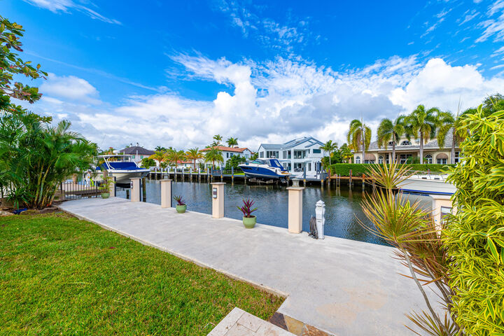 Property Photo:  2519 Barcelona Drive  FL 33301 