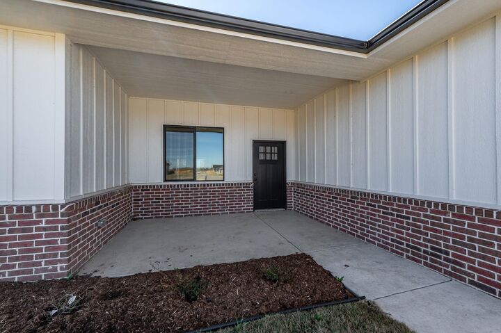 Photo de la propriété:  701 E Elmwood St  KS 67147 