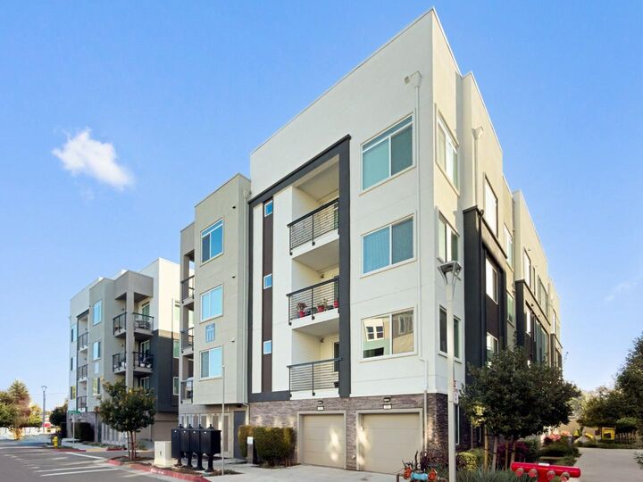 Property Photo: 3208 Mallard Court 201 CA 95117