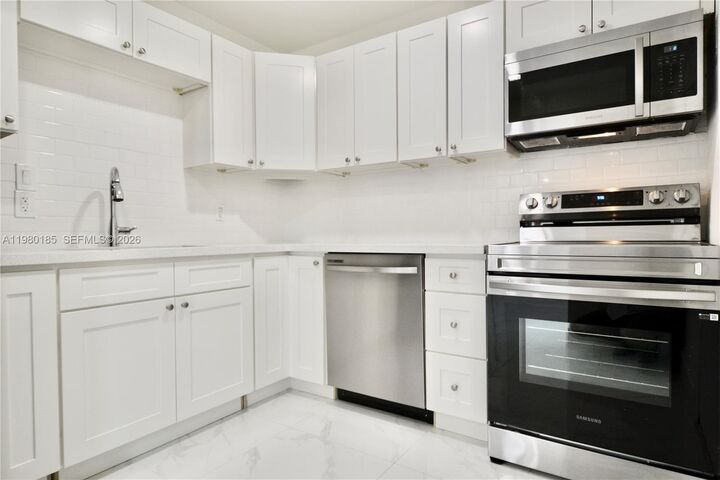 Property Photo:  9974 SW 88th St 1020  FL 33176 