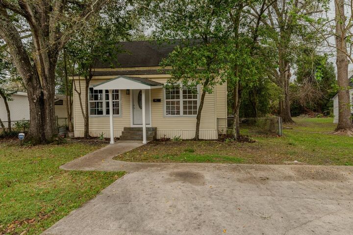 Property Photo:  560 N 9th St.  TX 77656 