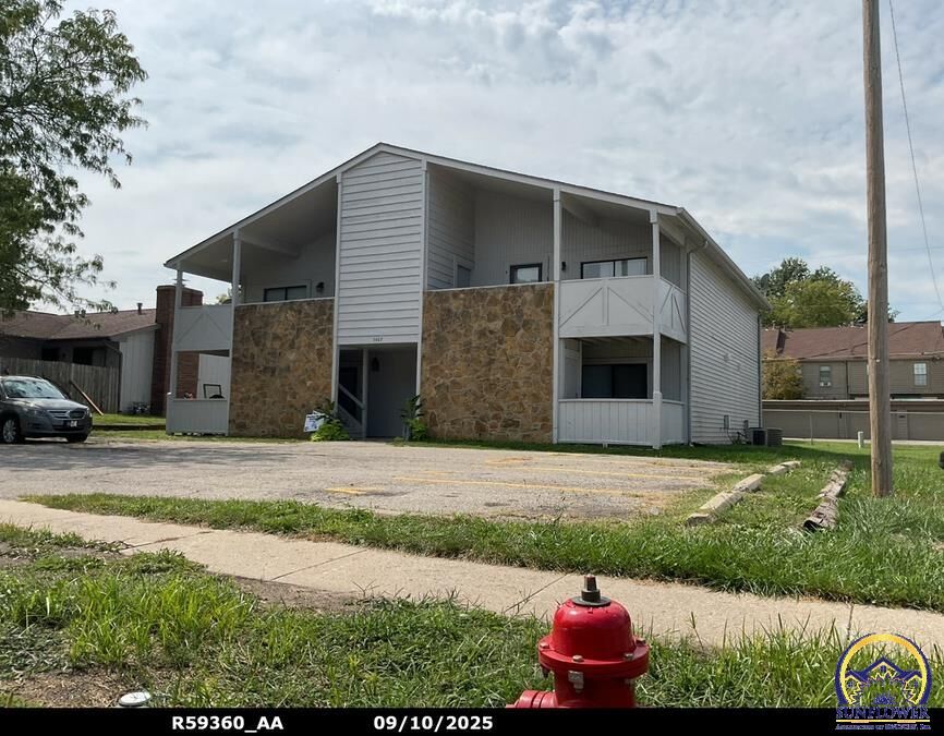 Property Photo:  3407 SW Burnett Rd  KS 66614 