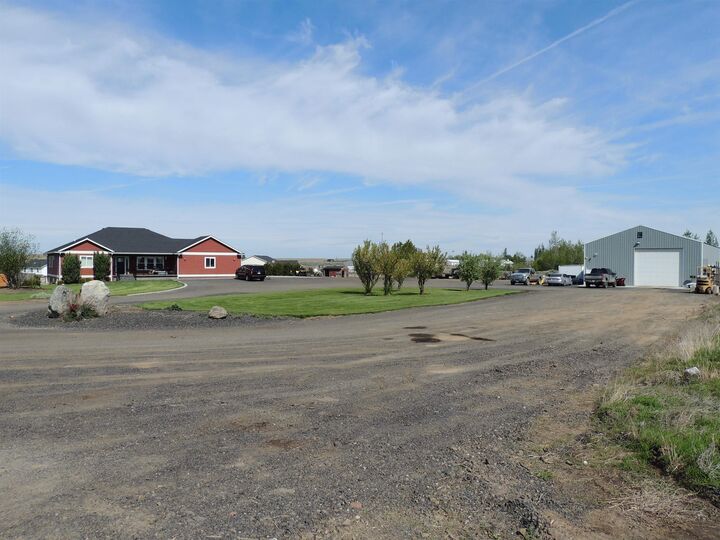 Property Photo: 38250 Fitness Ln. E WA 99122