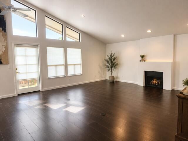 Property Photo: 725 N Silvervale Drive CA 93292