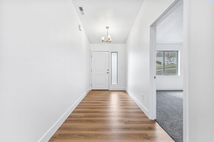 Property Photo:  2835 S Penn St  WA 99338 