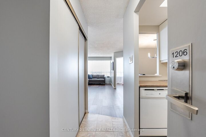 Property Photo:  5 Greystone Walk Drive 1206  ON M1K 5J5 