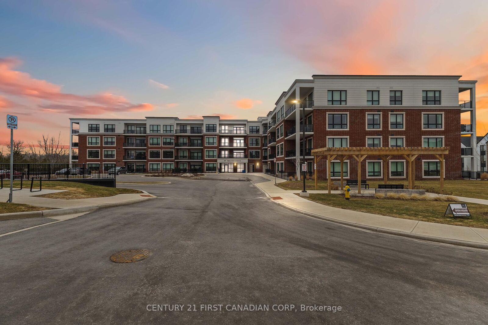 Property Photo:  1975 Fountain Grass Drive 105  ON N6K 0M3 