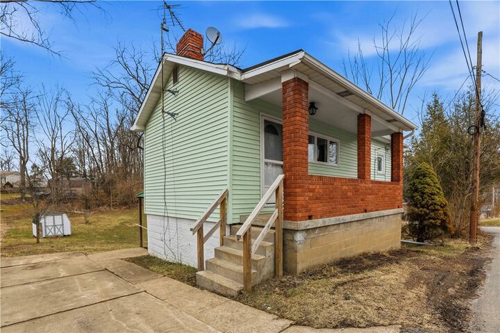 Property Photo: 812 Wall St PA 15057