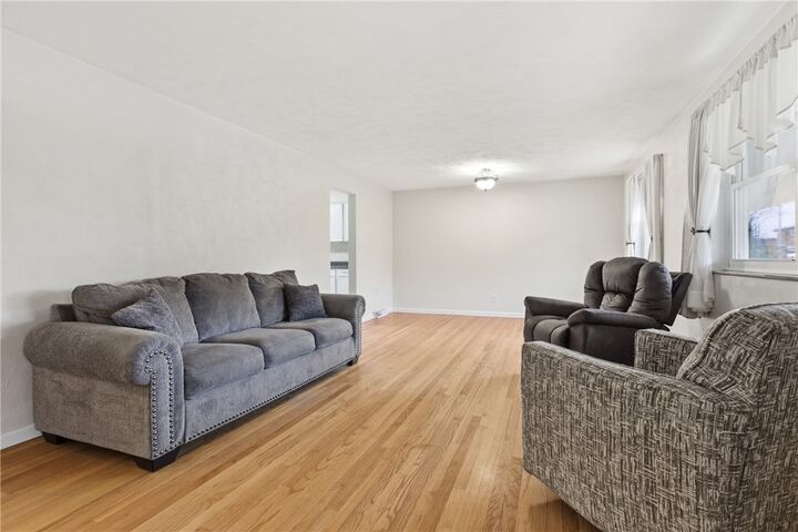 Property Photo: 20 Fairhill Dr PA 15301