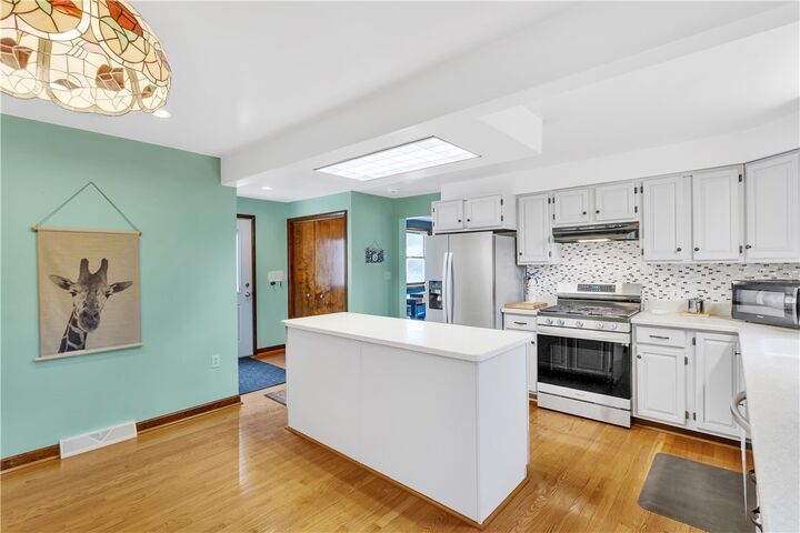 Property Photo:  1325 Parkway Rd  PA 15237 