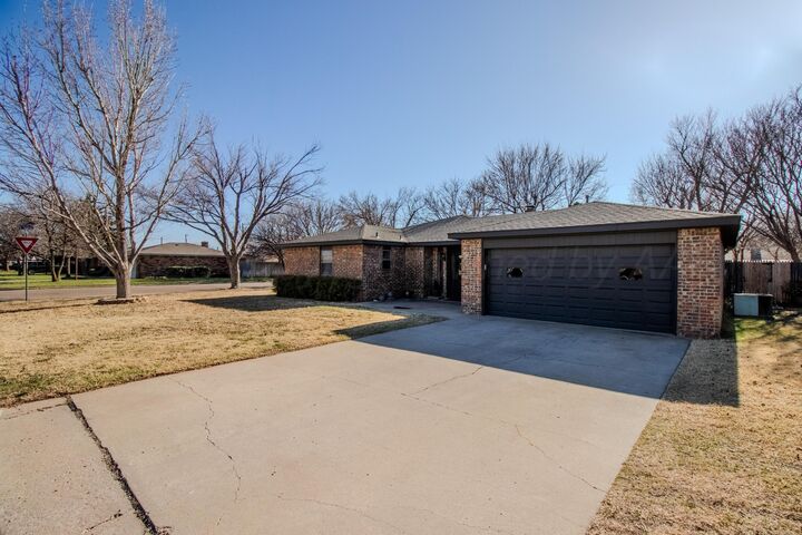 Property Photo: 606 S Gardenia Street TX 79097
