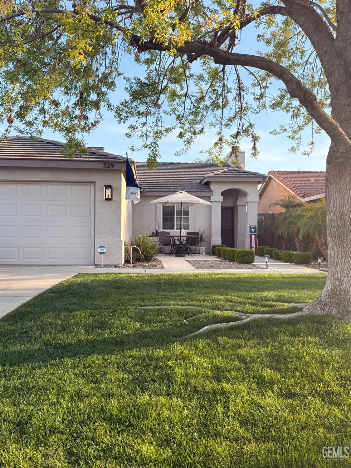 Property Photo: 329 W Pilot Avenue CA 93308
