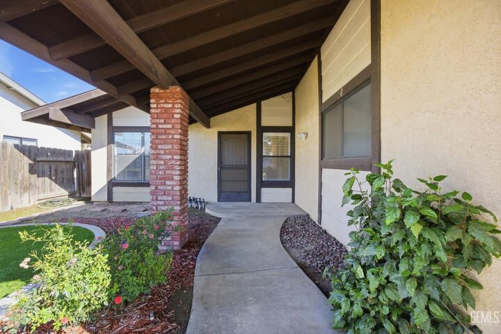 Property Photo:  4504 Milo Avenue  CA 93313 