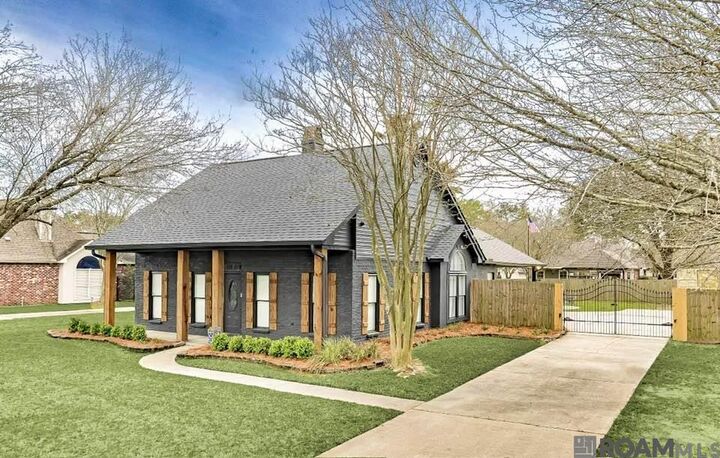 Property Photo:  9210 Gary St  LA 70726 