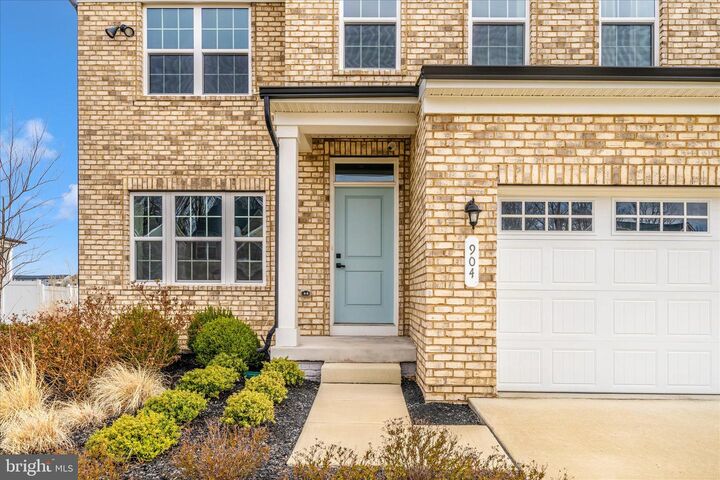 Property Photo:  904 Midbrook Ln Lane  MD 20716 