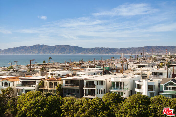 Property Photo: 461 26th St CA 90266