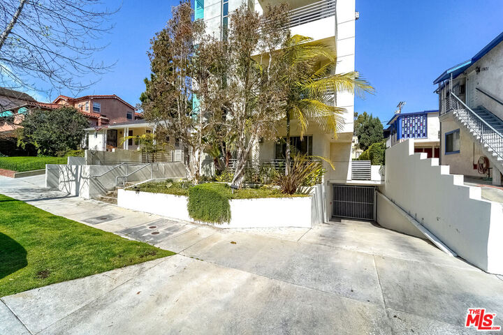 Property Photo:  10633 Eastborne Ave  CA 90024 