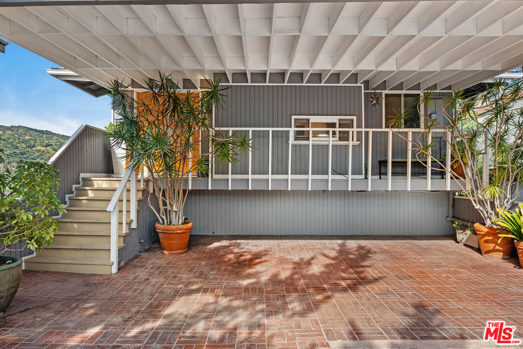 Property Photo: 2843 Lambert Dr CA 90068