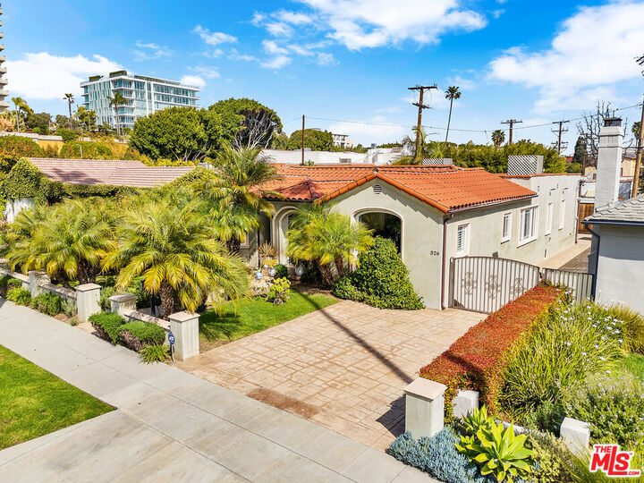 Property Photo:  326 N Doheny Dr  CA 90211 