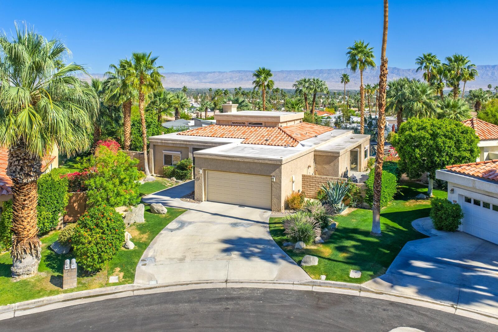 Property Photo: 112 Chelsea Circle CA 92260