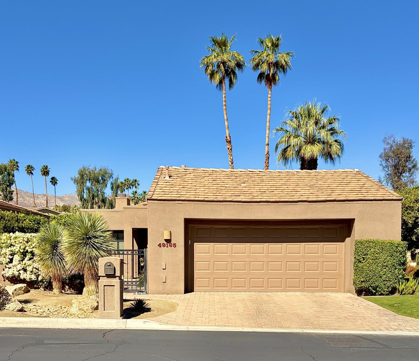 Property Photo: 49165 Quercus Lane CA 92260