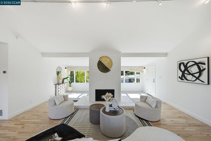 Property Photo:  102 Hillcrest Dr  CA 94563 