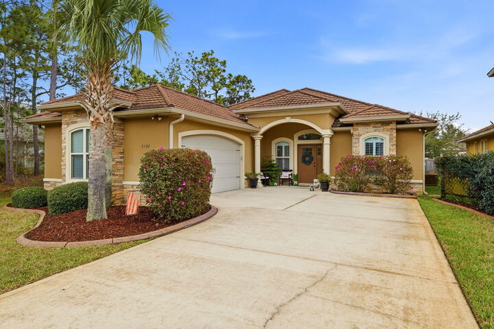 Property Photo:  2102 Palmetto Lake Drive  FL 32566 