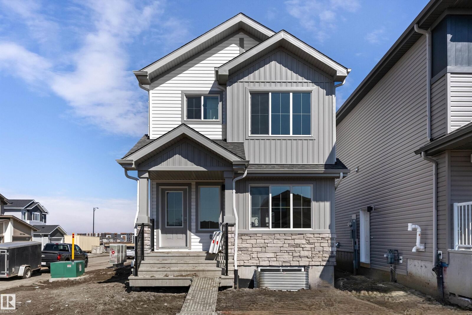 Property Photo: 1060 14 Avenue NW AB T6T 2W7
