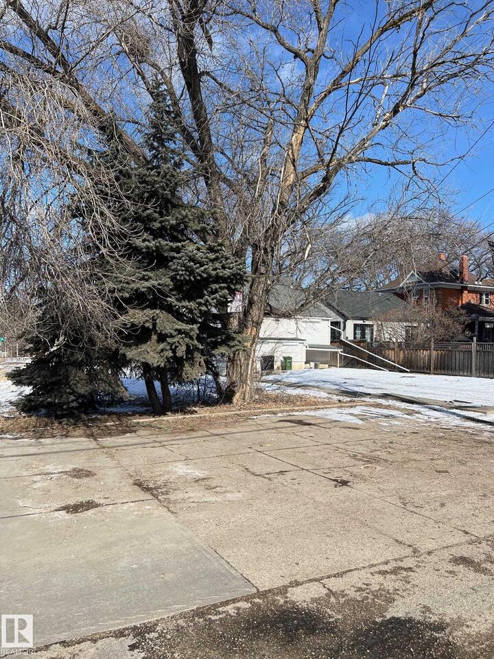 Property Photo:  8915 99 Street NW  AB T6E 2T2 