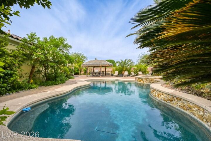 Property Photo:  