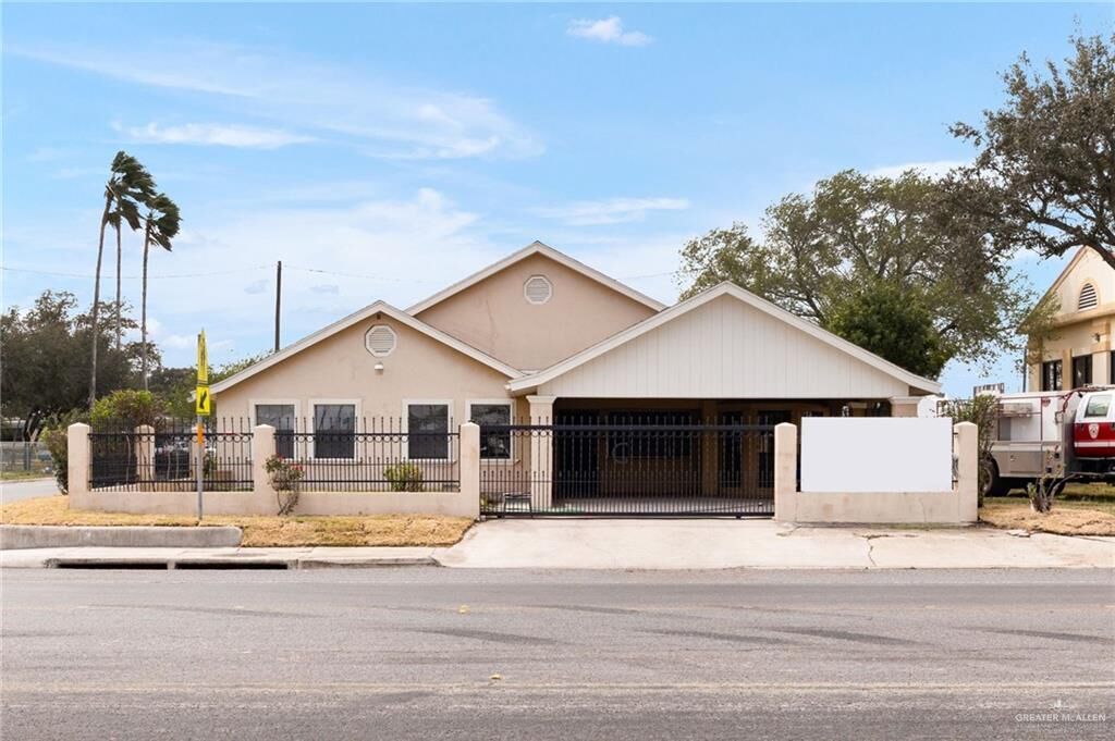 Property Photo: 948 S Mike Chapa Avenue TX 78562