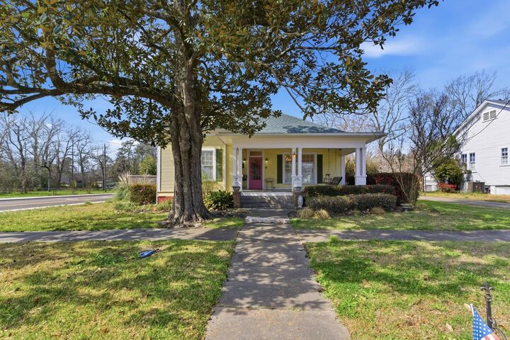 Property Photo:  621 Walnut St.  MS 39401 