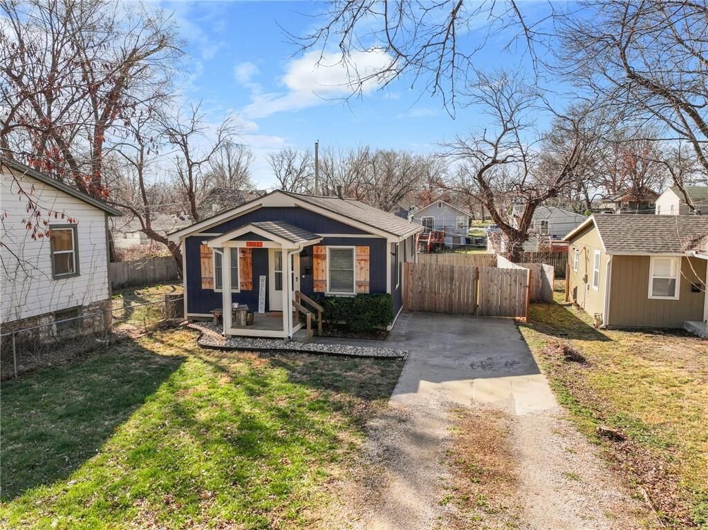 Property Photo:  301 W 81st Terrace  MO 64114 