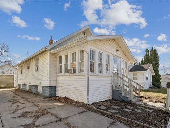 Property Photo:  519 2nd Ave NW  IA 50662 