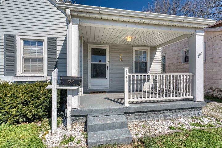 Property Photo:  728 E Parkland Avenue  IN 47711 