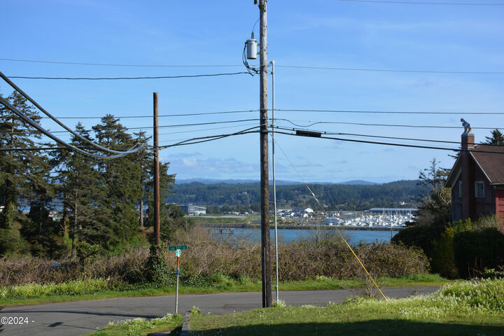 Property Photo:  503 SW Alder Street  OR 97365 